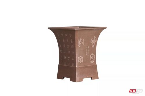 郭勇孝與顧紹培 傳統(tǒng)工藝美術(shù)與電腦動(dòng)畫設(shè)計(jì)的藝術(shù)交融